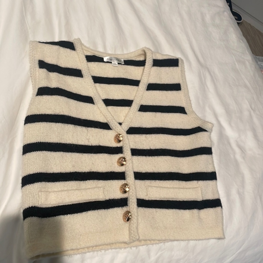 Line and dot stripe vest